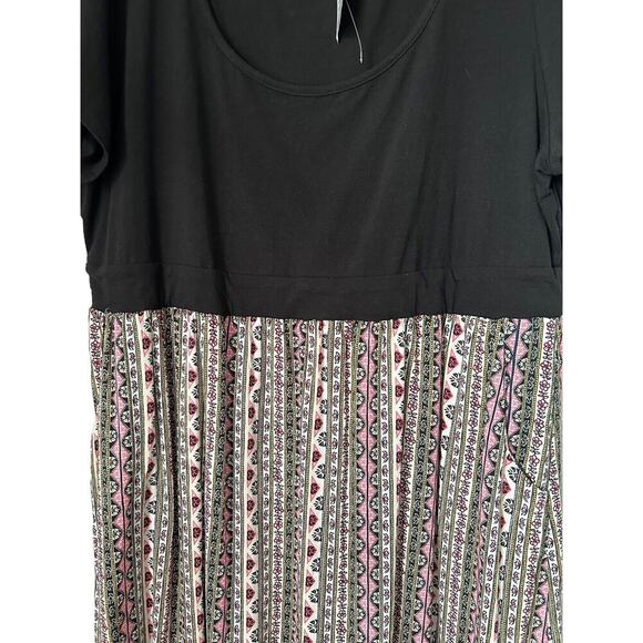 Torrid Dress Womens Size 4 Black Floral Scoop Neck Pockets Short Sleeve Pockets - Picture 3 of 16